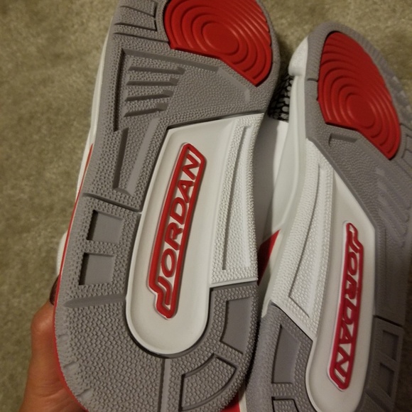 Air Jordans retro 3 (youth) - Picture 3 of 5